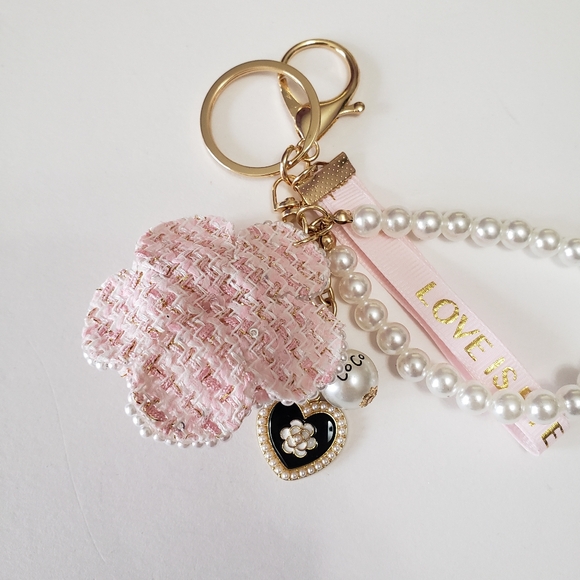 Elegant Handcrafted Pearl Camellia Charm - Chic Keychain, Bag & Car Accessory - Picture 7 of 8